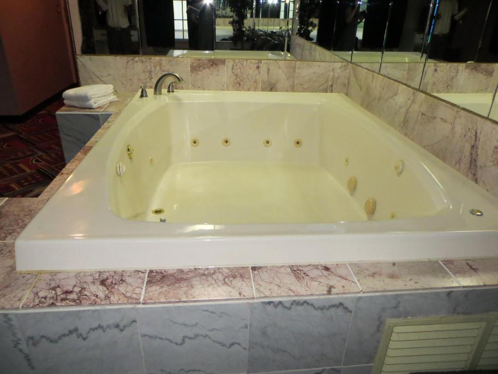Hollywood Inn & Suites Gurnee Quarto foto